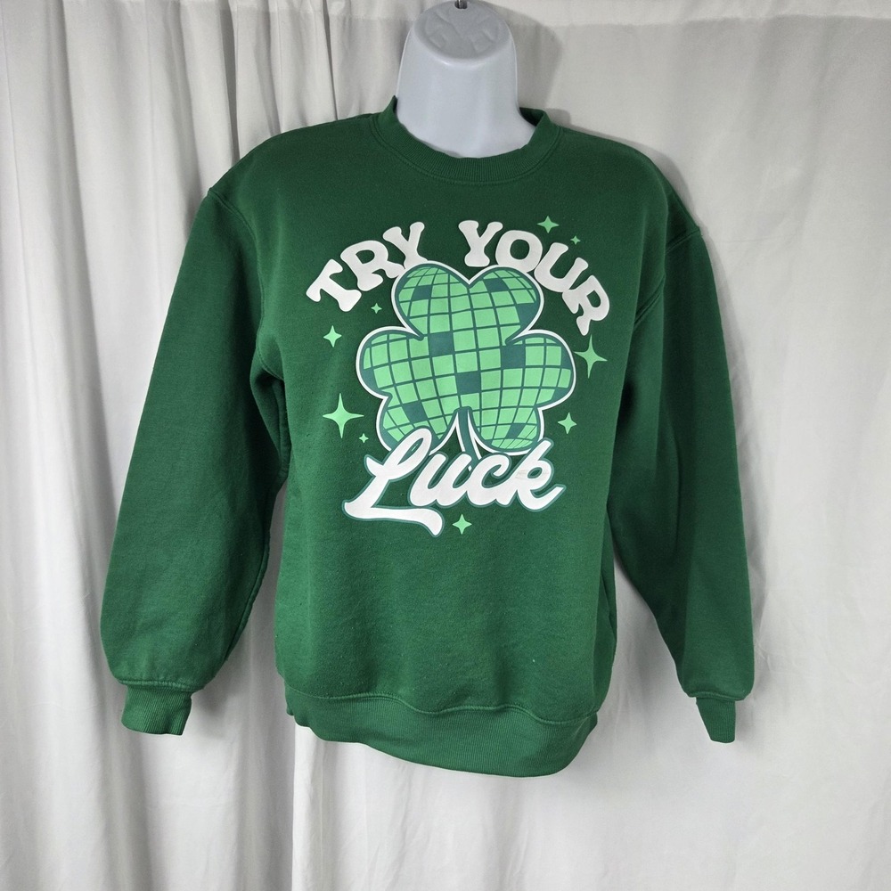 Wound Up Sweatshirt Juniors XXS (00) Green Try Your Luck Shamrock St Patricks
